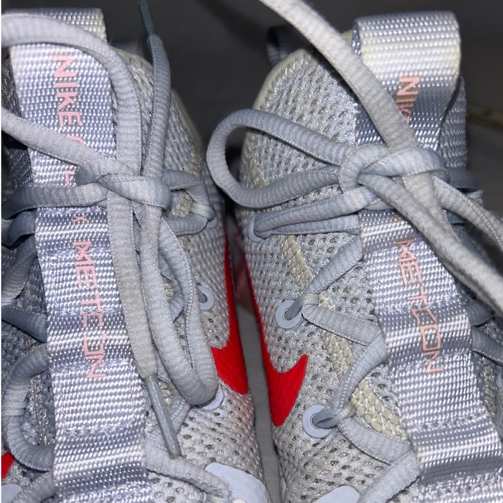 Nike Metcon Women 9 Cross Training Shoes Grey Silver Red CrossFit Sporty Workout - Picture 13 of 17